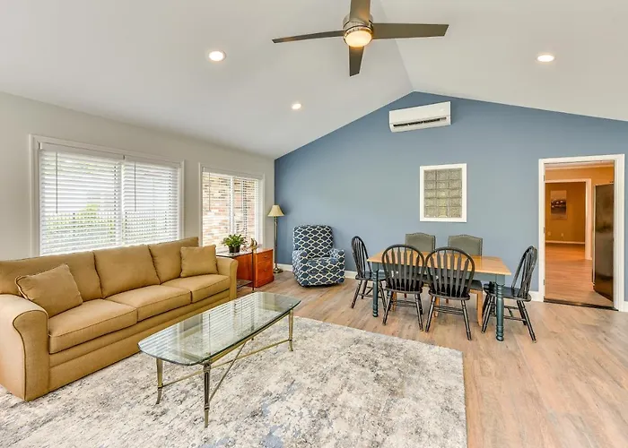 Walk To Restaurants: Bluffton Retreat W/ Patio