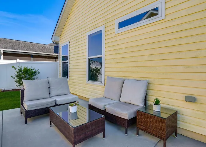 Coastal Home W/ Yard < 1 Mi To Old Town Bluffton!